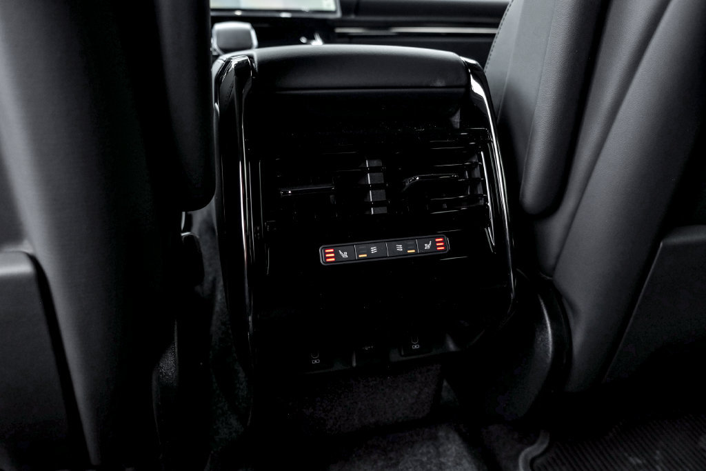 New 2026 Land Rover Range Rover Sport Dynamic SE AWD/4WD image 17