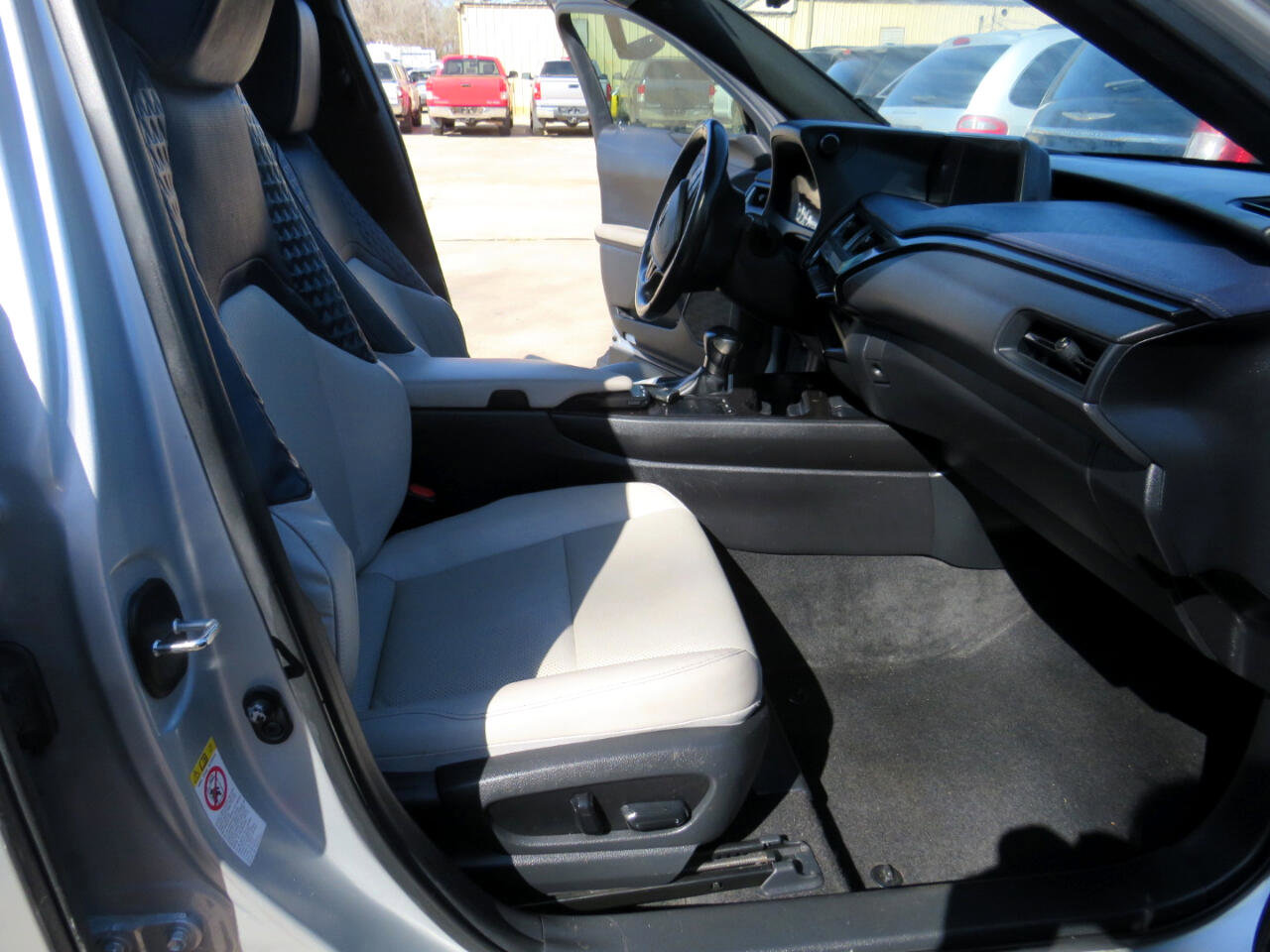 Used 2019 Lexus UX 200 Base image 34