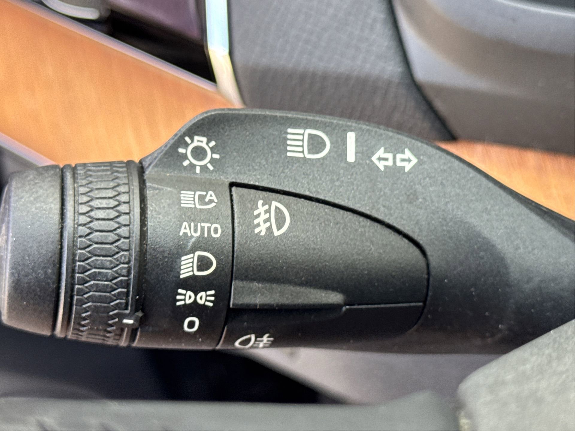 Used 2022 Volvo XC90 T6 Momentum w/ Advanced Package image 23