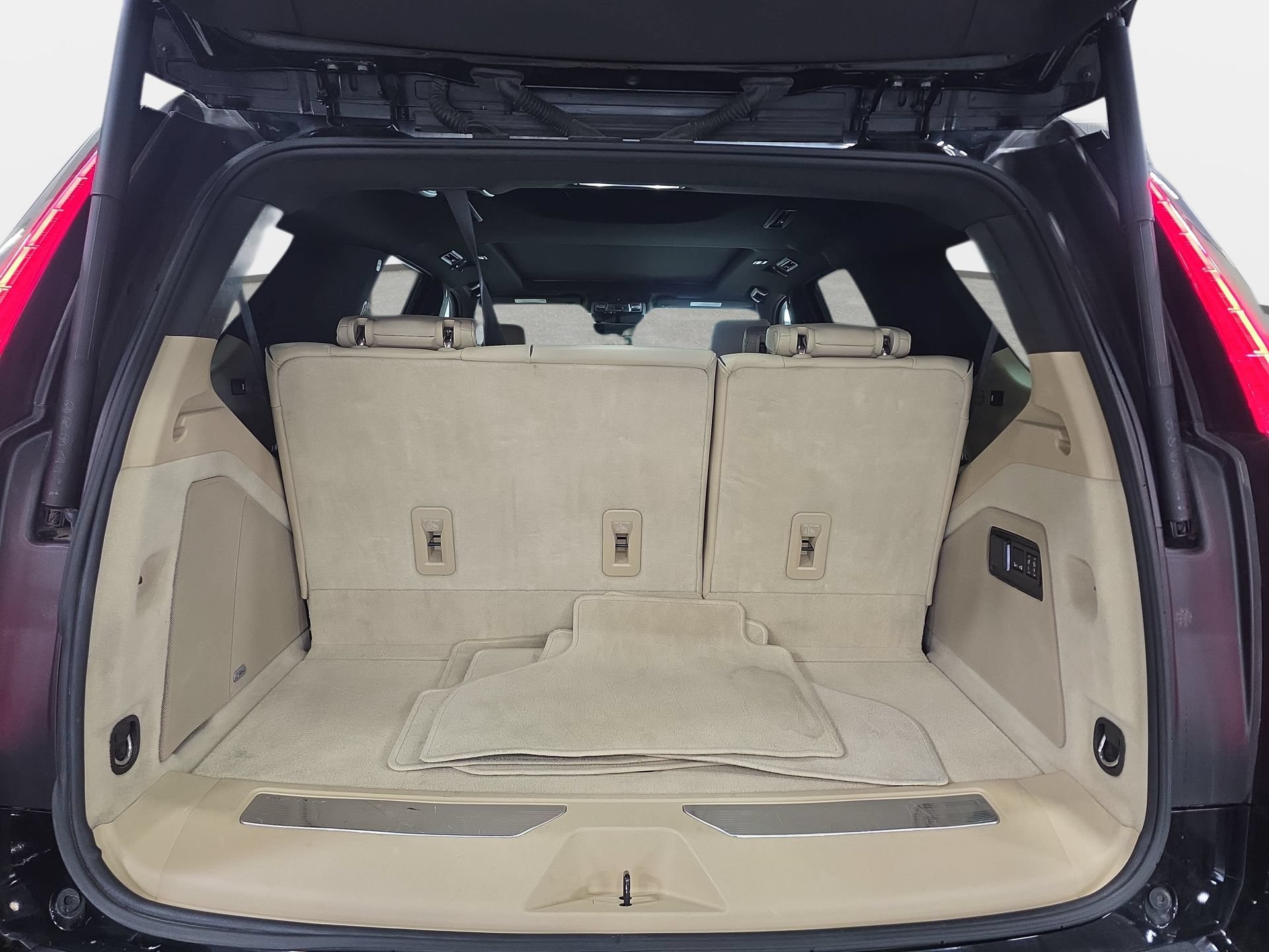 Used 2024 Cadillac Escalade Premium Luxury RWD image 12