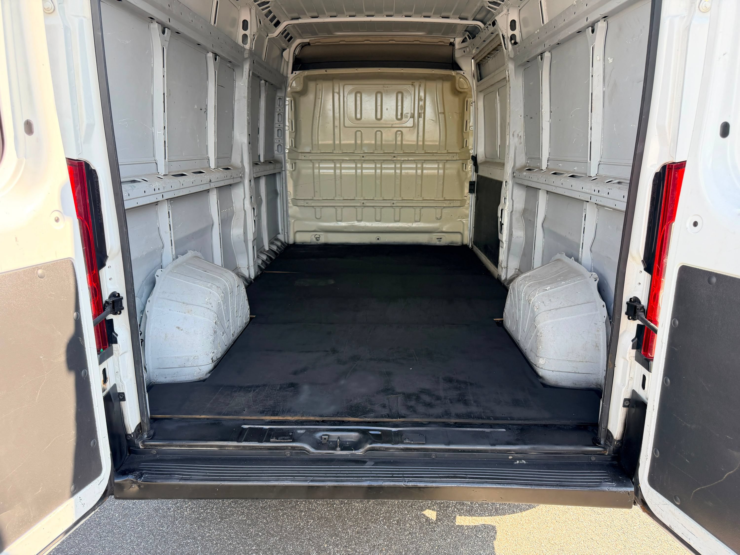 Used 2017 RAM ProMaster 2500 FWD image 10