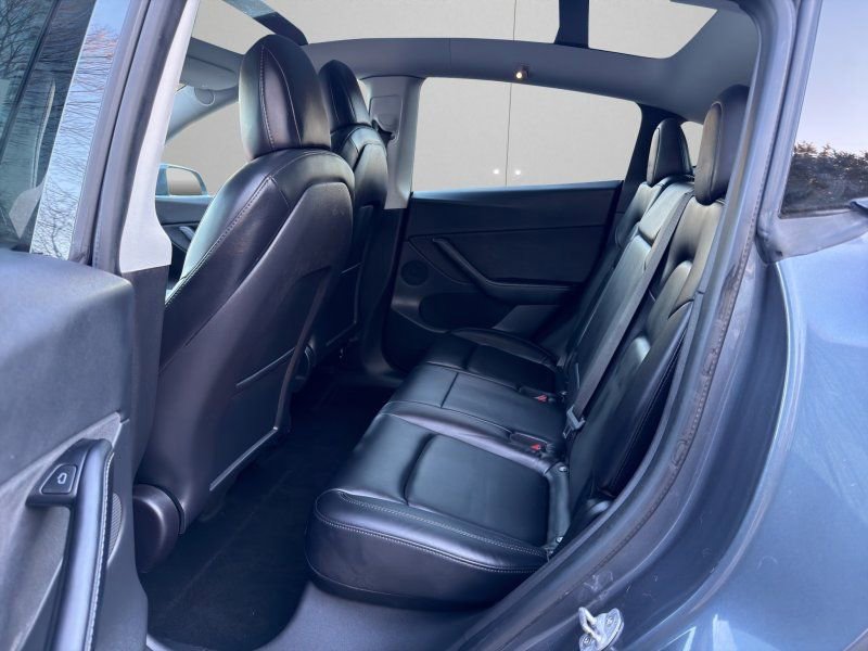 Used 2021 Tesla Model Y Long Range image 10