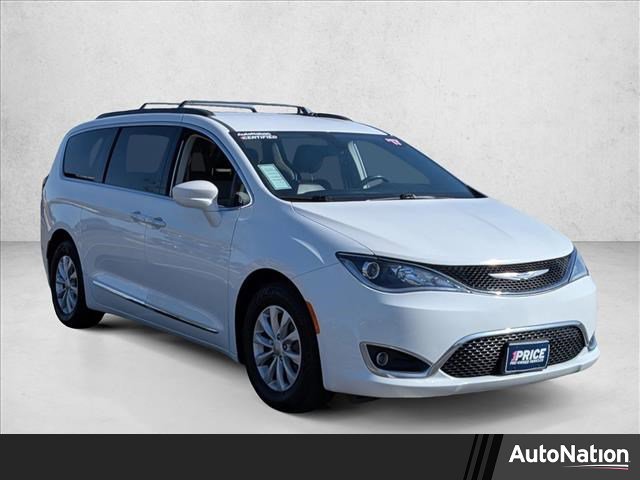 Used 2017 Chrysler Pacifica Touring-L image 1