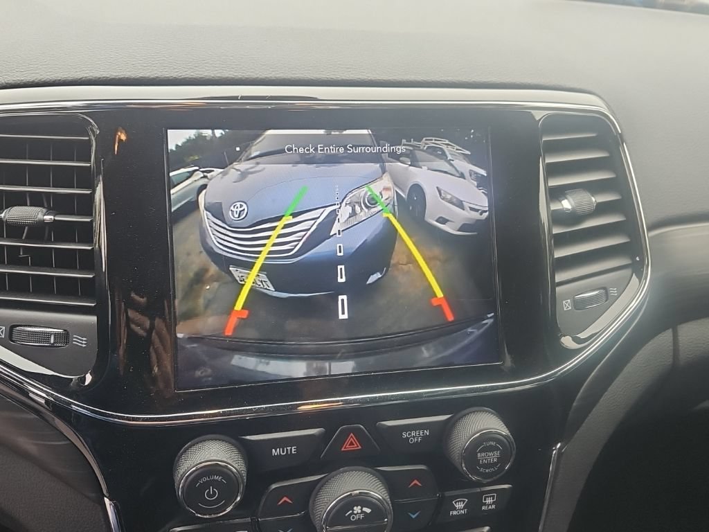 Used 2020 Jeep Grand Cherokee Altitude AWD/4WD image 19
