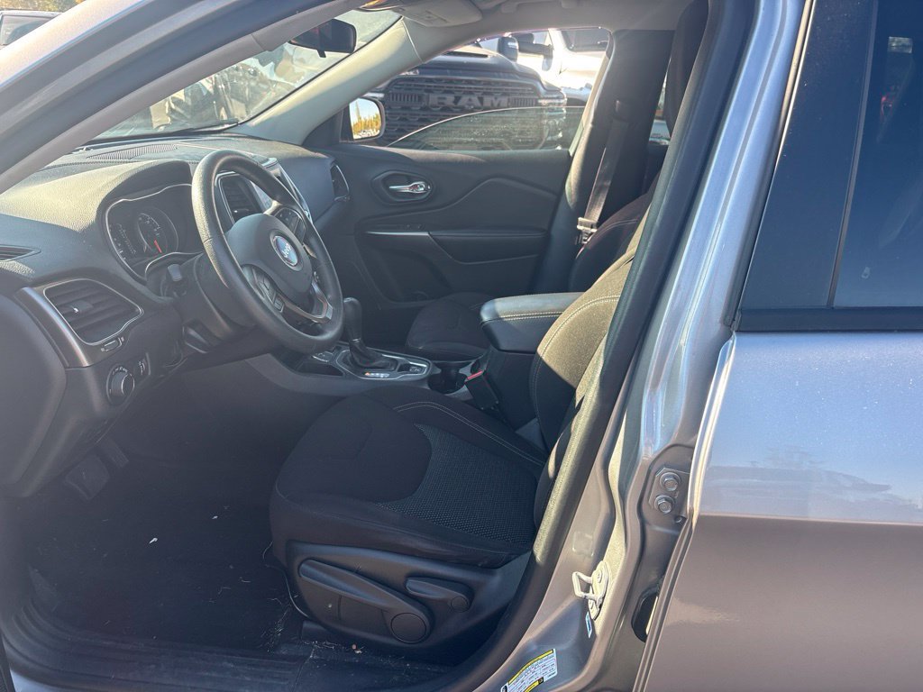 Used 2020 Jeep Cherokee Latitude FWD image 26