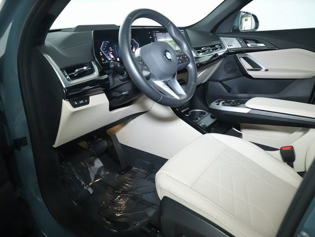Certified 2025 BMW X2 xDrive28i w/ Premium Package image 19
