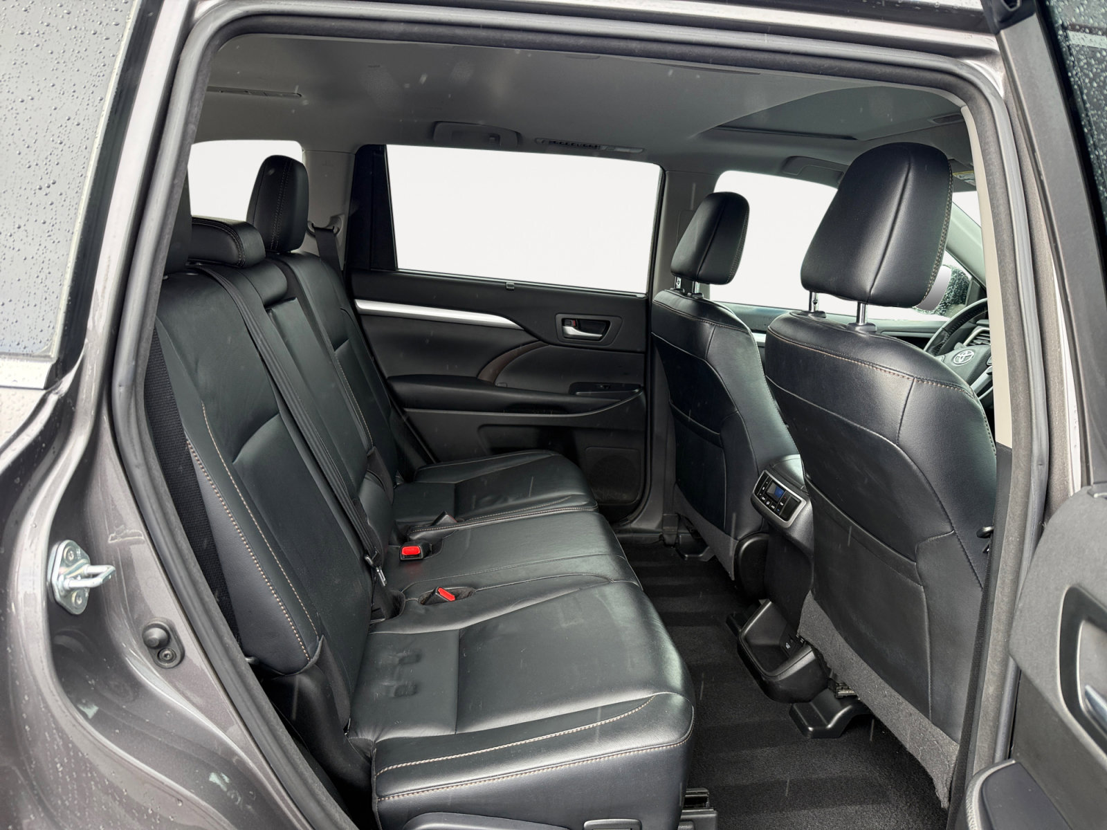 Used 2018 Toyota Highlander XLE image 18