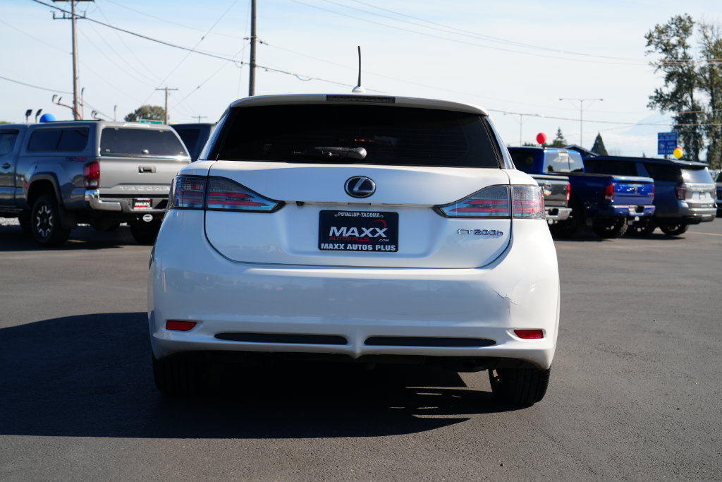 Used 2013 Lexus CT 200h w/ Premium Pkg w/Navigation FWD image 9