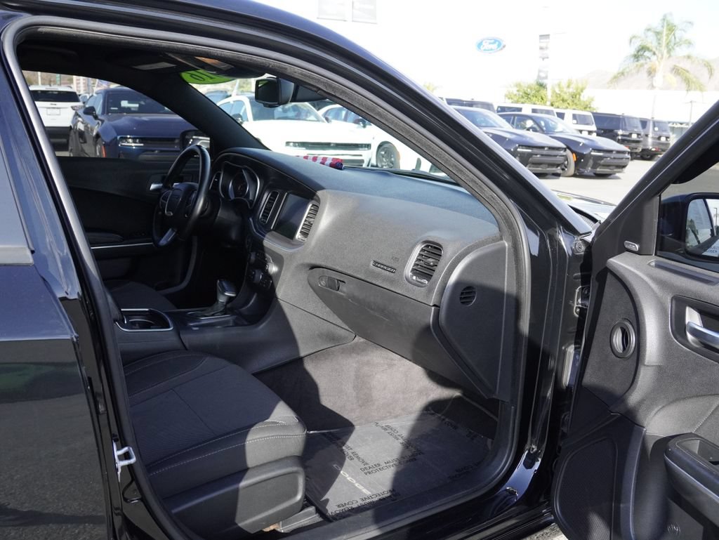 Used 2016 Dodge Charger SXT RWD image 28