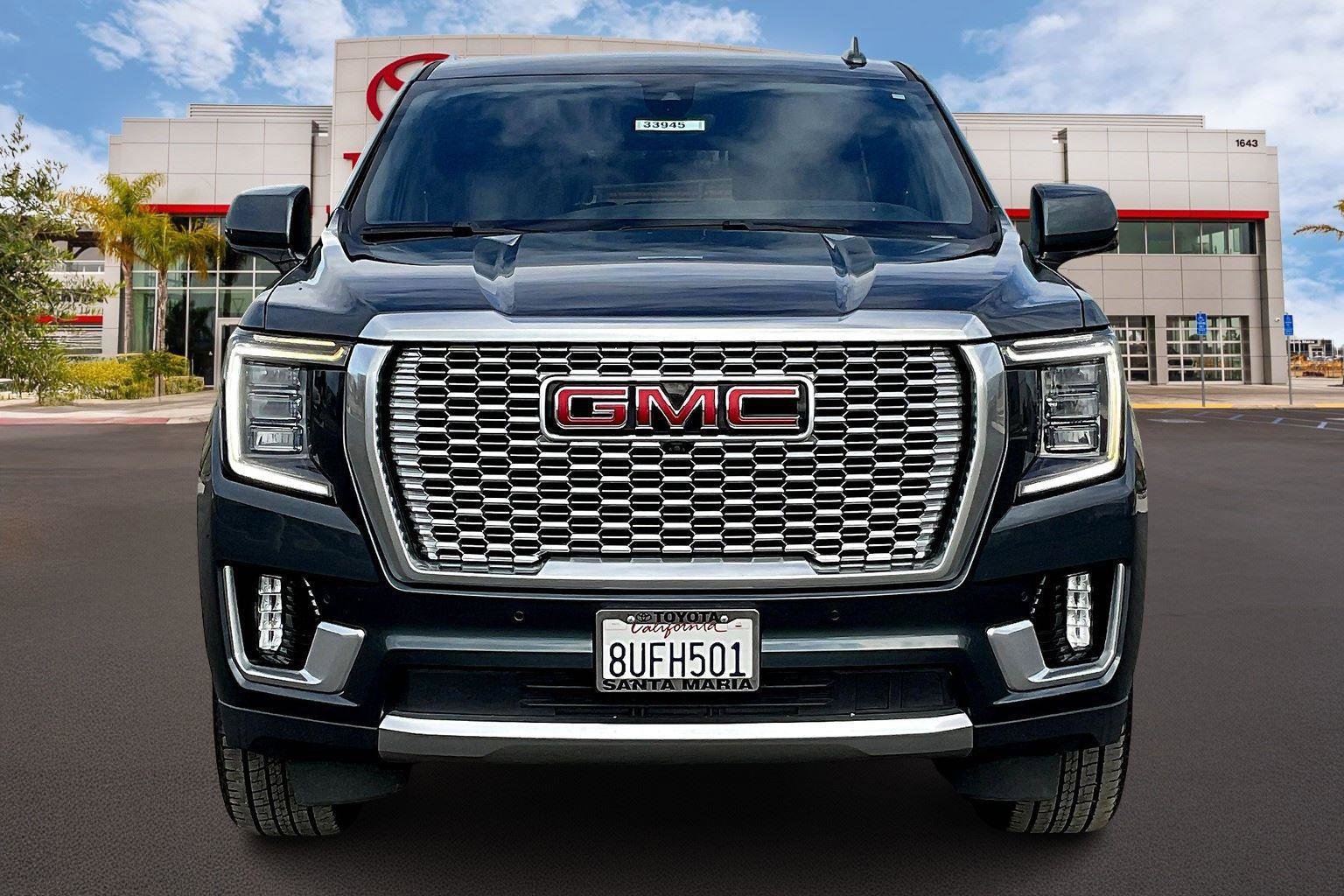 Used 2021 GMC Yukon Denali w/ Advanced Technology Package image 3