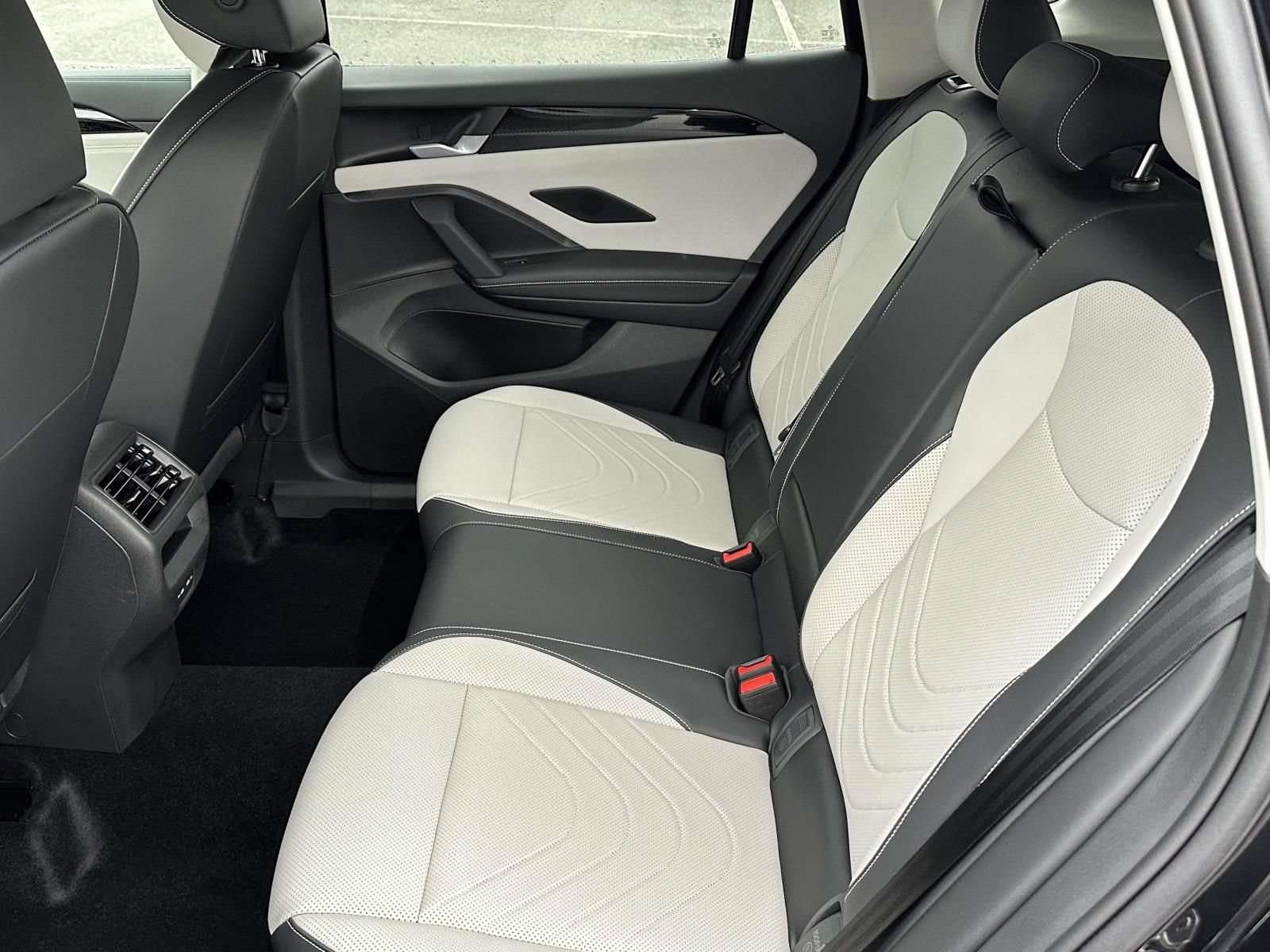 New 2026 Volkswagen Tiguan SE FWD image 13