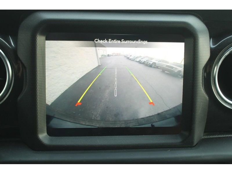 Used 2022 Jeep Wrangler Unlimited Sahara image 26