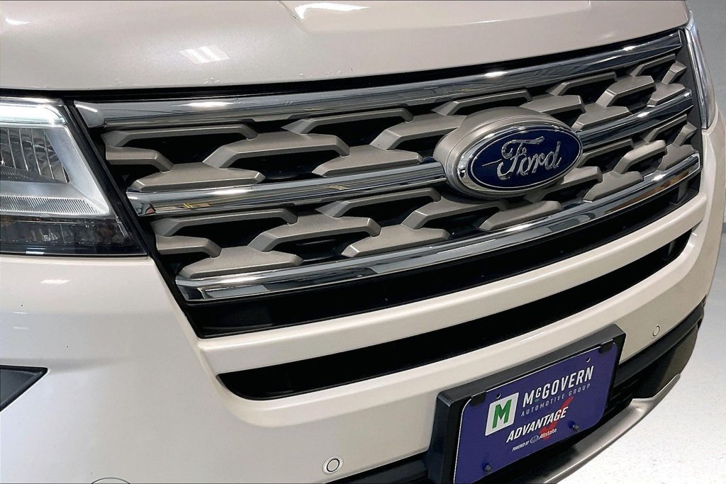 Used 2018 Ford Explorer XLT w/ Equipment Group 202A AWD/4WD image 34