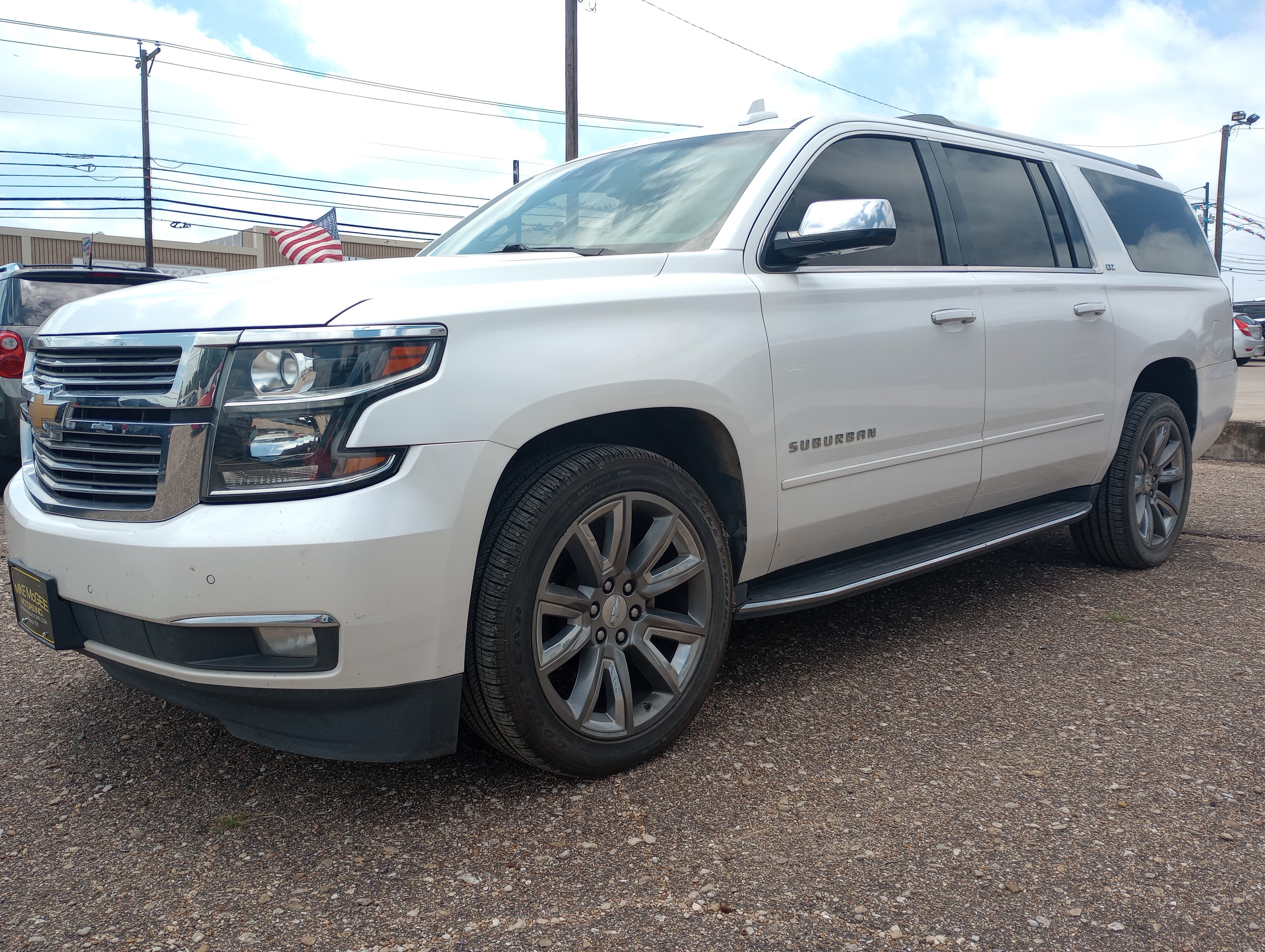 Used 2016 Chevrolet Suburban LTZ RWD image 3