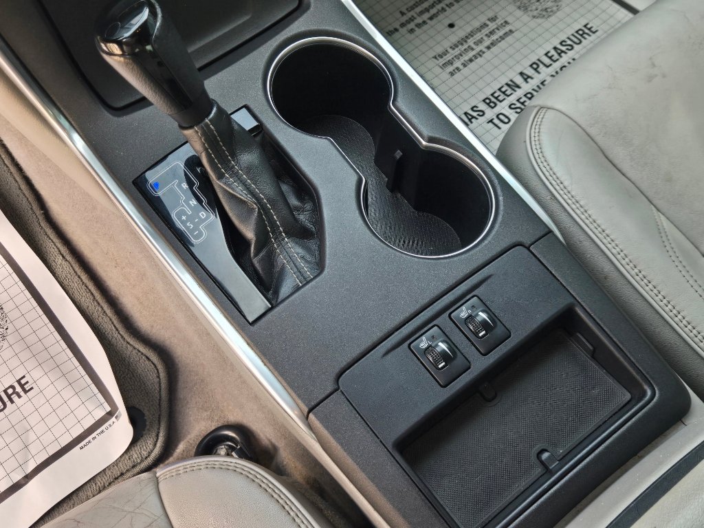 Used 2015 Toyota Camry XLE w/ Moonroof Package image 10