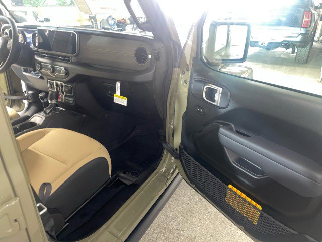 New 2026 Jeep Gladiator Sport S image 15