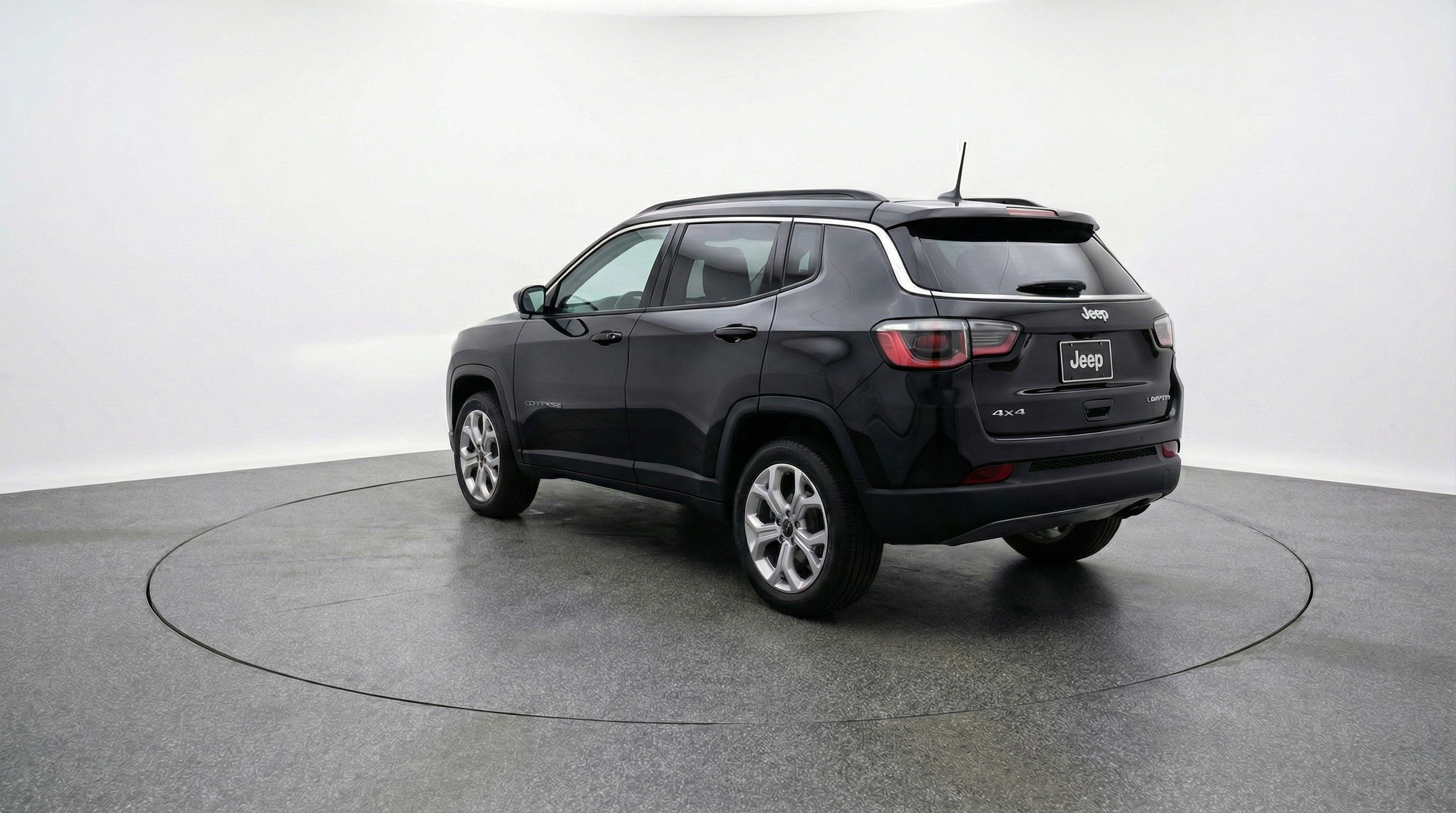 Used 2025 Jeep Compass Latitude image 6