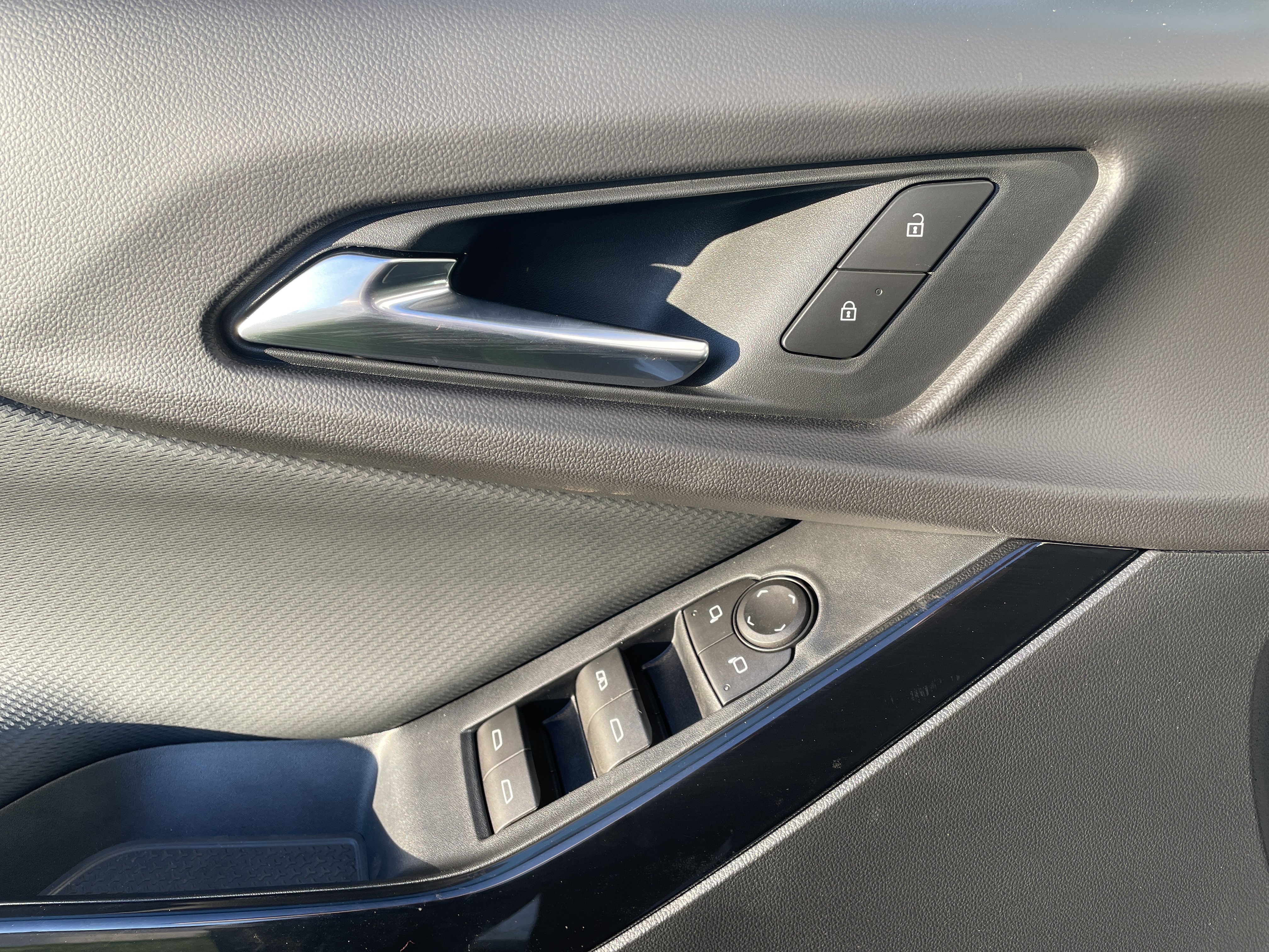 New 2026 Chevrolet Equinox LT image 9