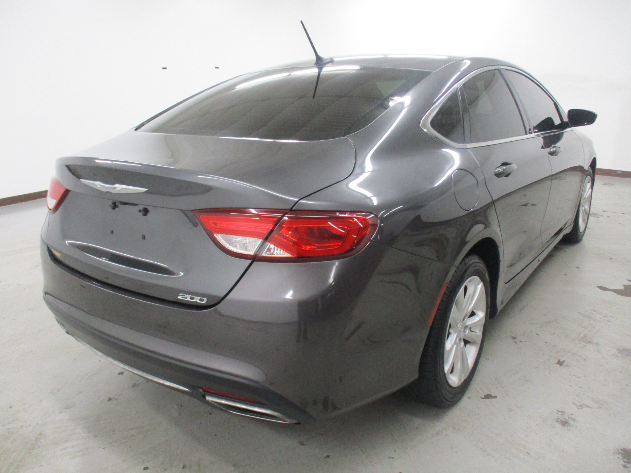 Used 2017 Chrysler 200 Limited w/ Convenience Group FWD image 7