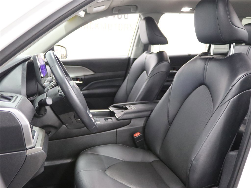 Used 2024 Toyota Grand Highlander XLE image 10