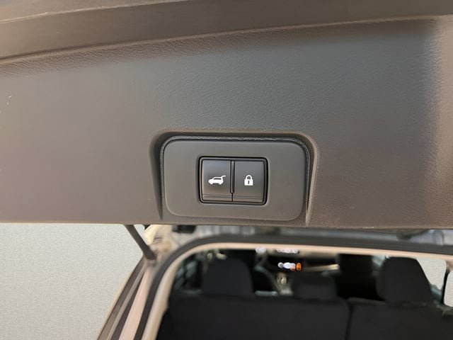 Used 2025 Nissan Rogue SV AWD/4WD image 9