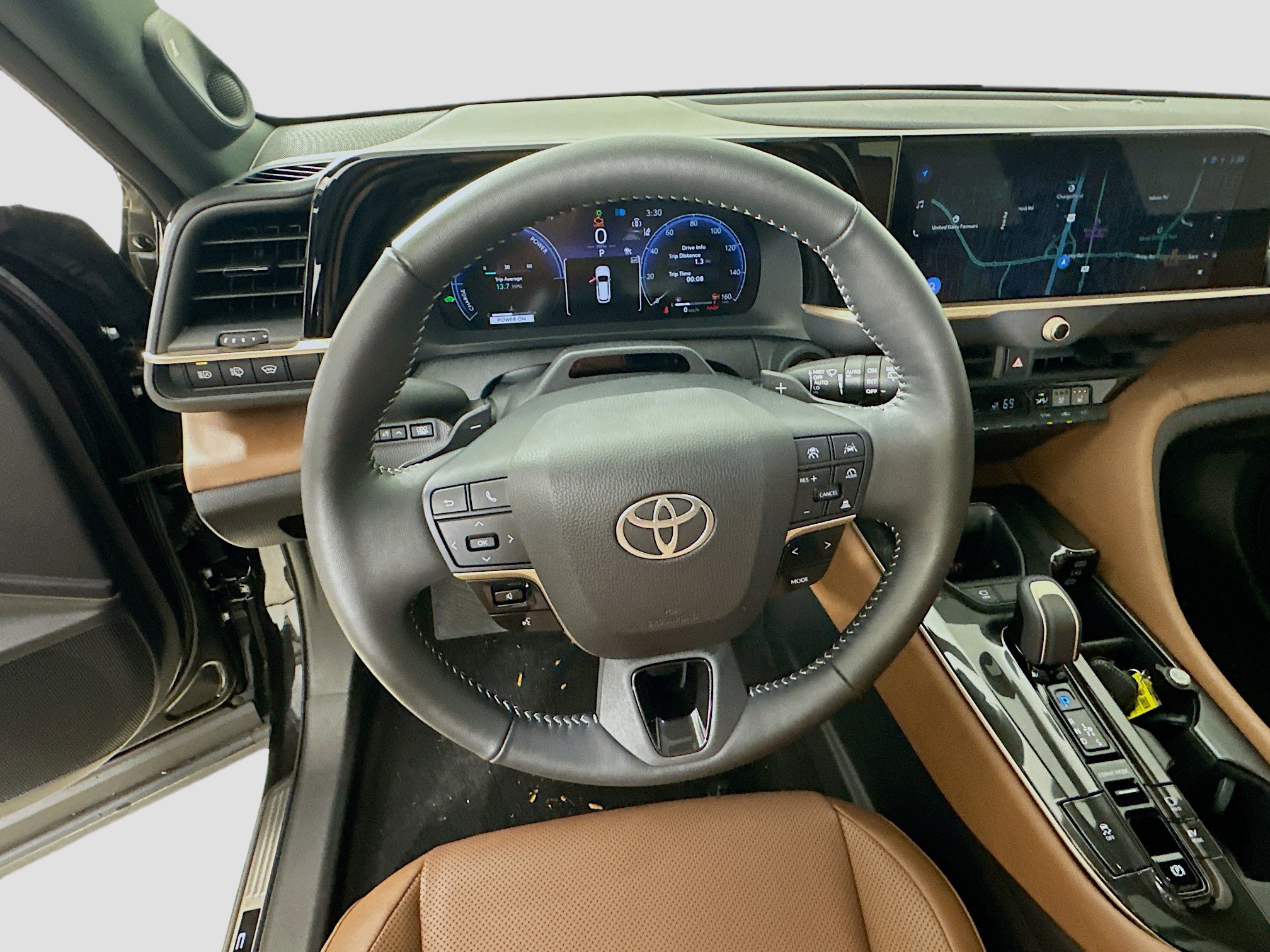 Used 2025 Toyota Crown Signia w/ Advanced Technology Package image 12