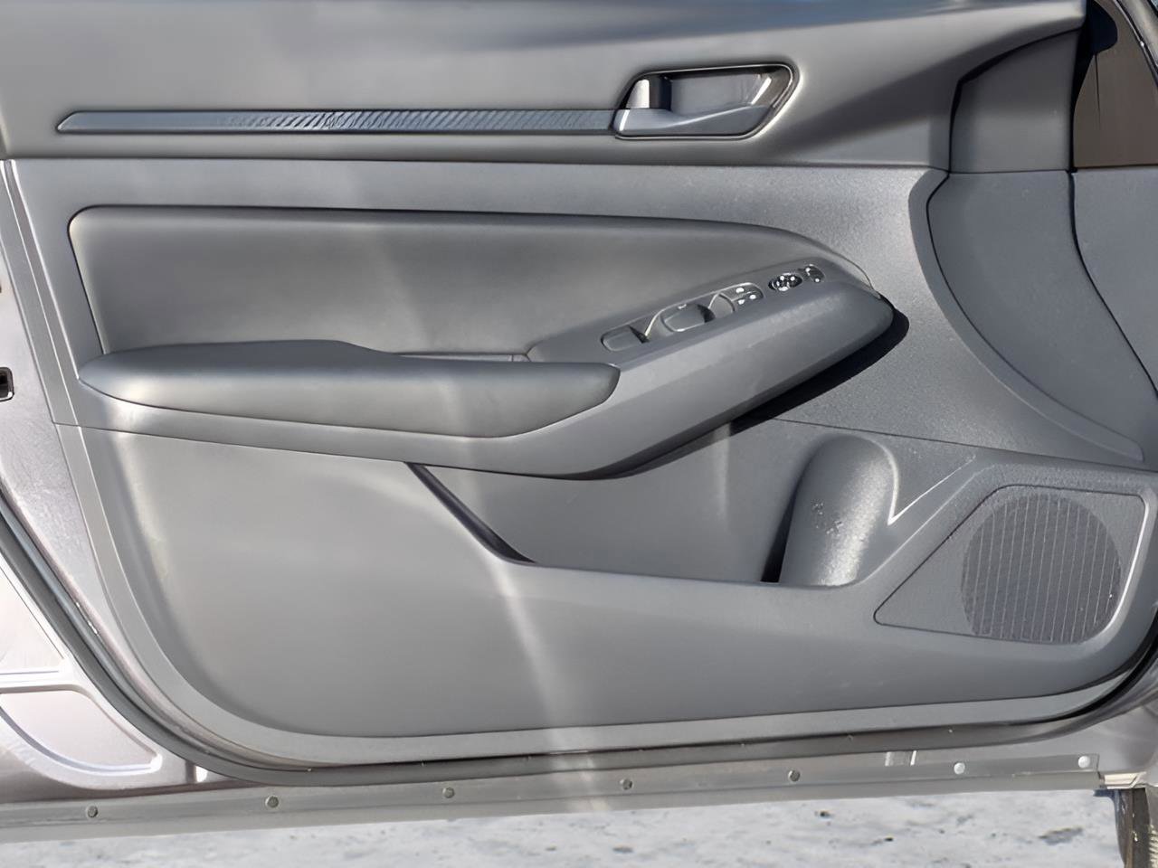 Certified 2025 Nissan Altima 2.5 S FWD image 12