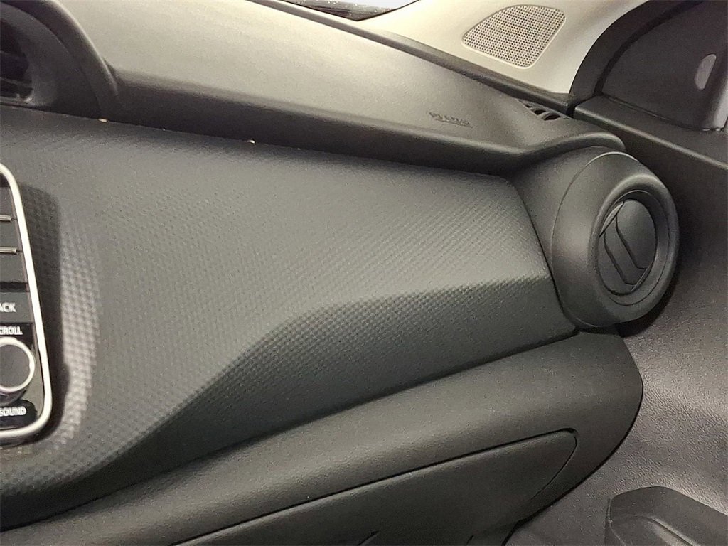 Used 2022 Nissan Kicks S image 29