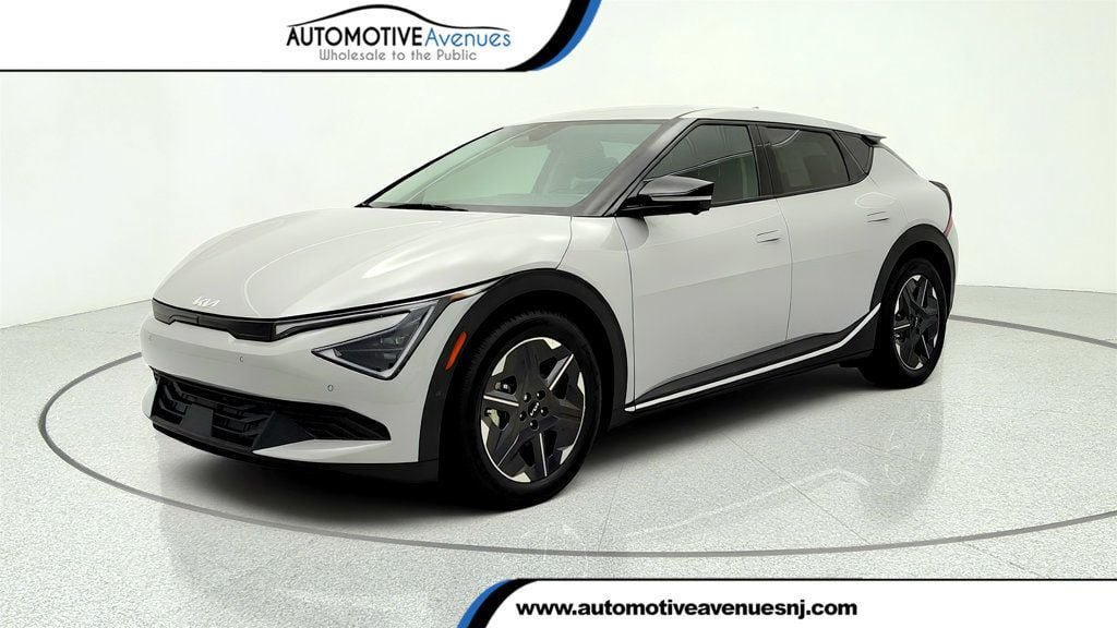 Used 2025 Kia EV6 Light w/ Light LR Technology Package RWD image 1