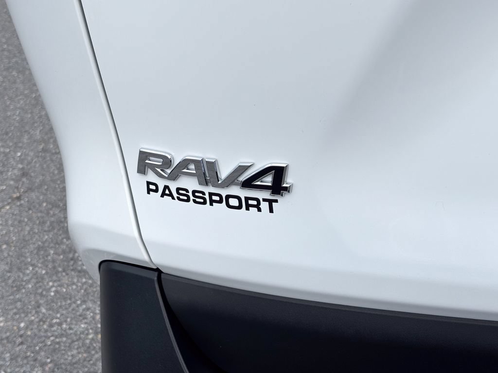 Used 2025 Toyota RAV4 XLE AWD/4WD image 13