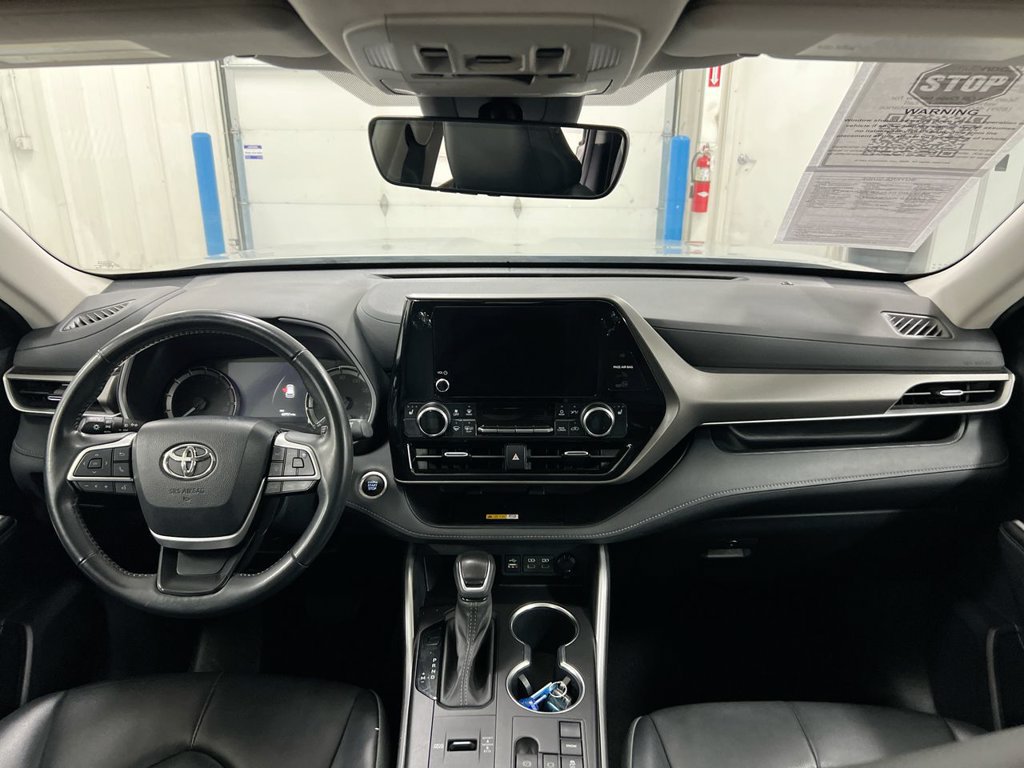 Used 2024 Toyota Highlander XLE FWD image 10