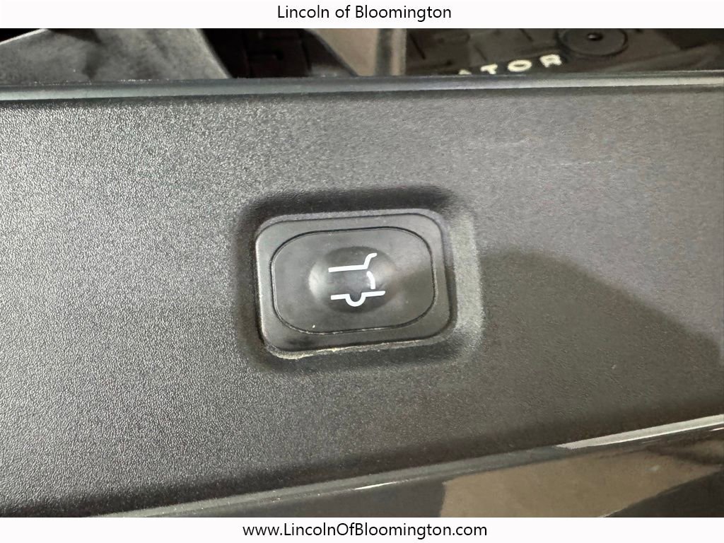 Certified 2025 Lincoln Navigator L Black Label w/ Black Label Special Edition image 36