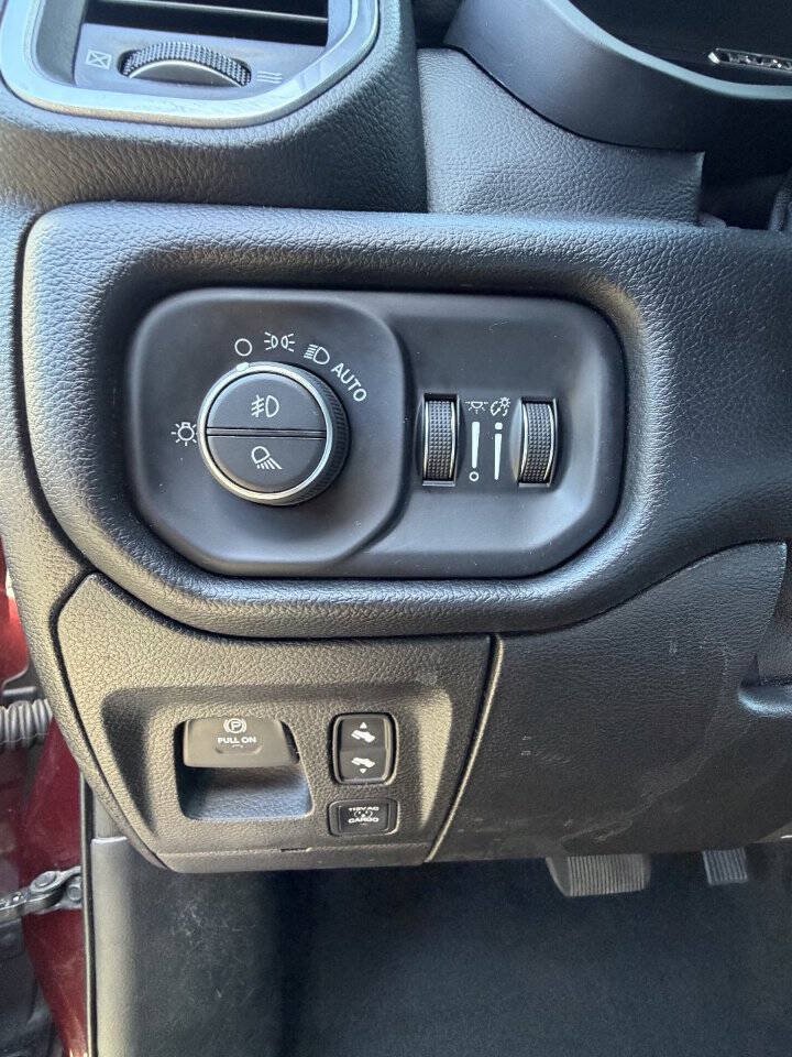 Used 2019 RAM 1500 Laramie w/ Sport Appearance Package AWD/4WD image 13