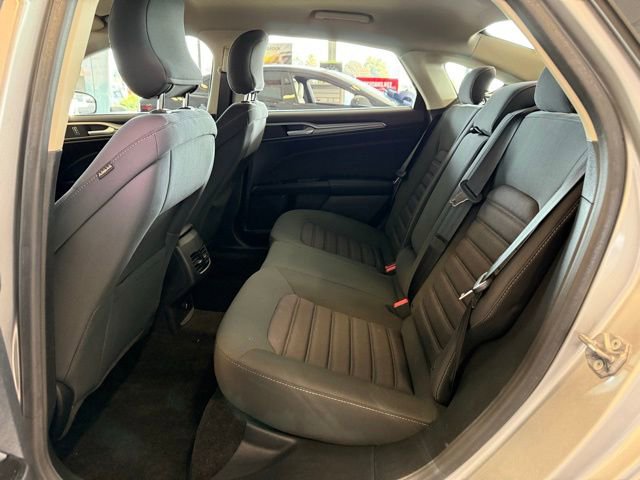 Used 2017 Ford Fusion SE w/ Fusion SE Technology Package image 21