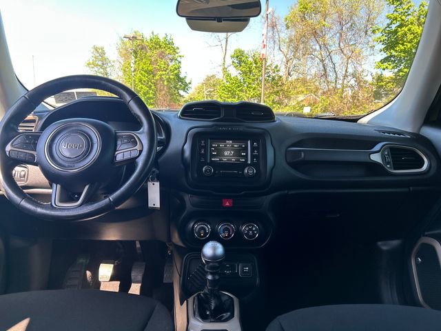 Used 2016 Jeep Renegade 75th Anniversary FWD image 13