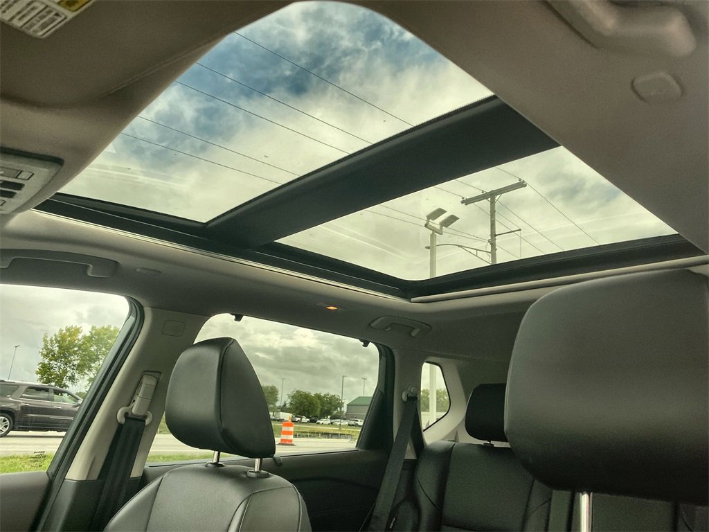 Used 2022 Nissan Rogue SV w/ SV Premium Package image 16