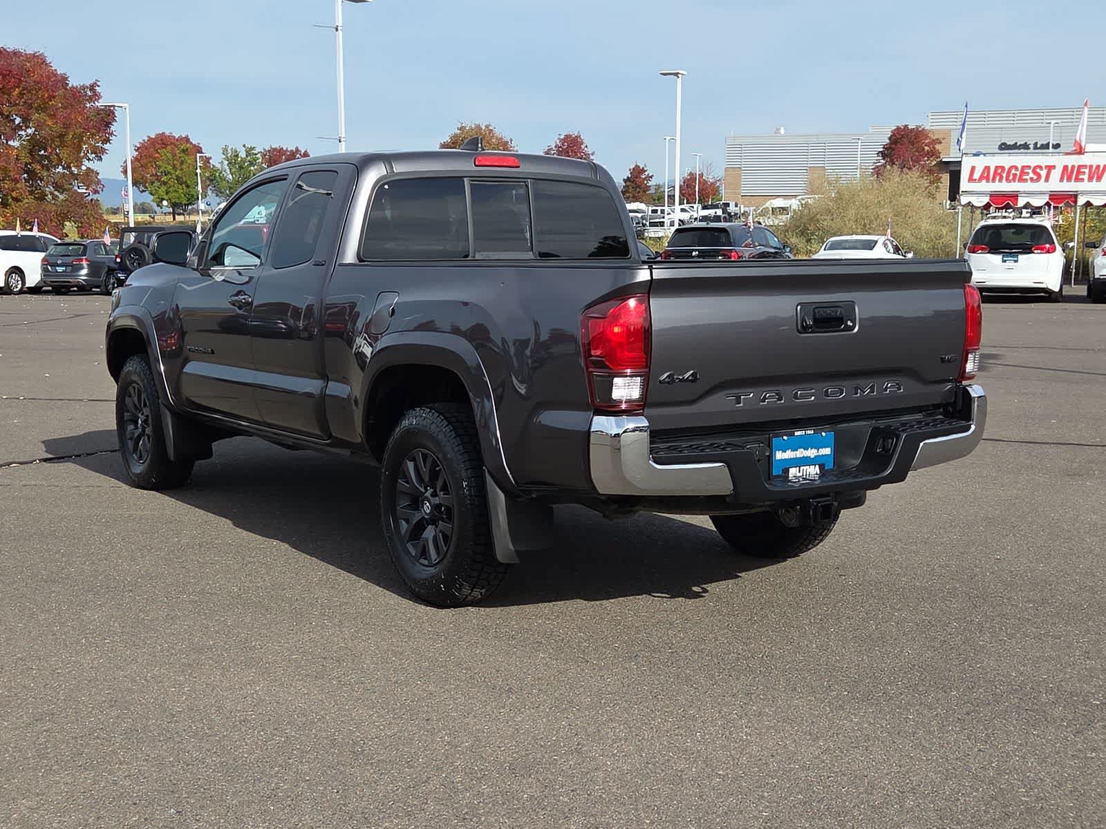 Used 2020 Toyota Tacoma SR5 w/ Blackout Package AWD/4WD image 12