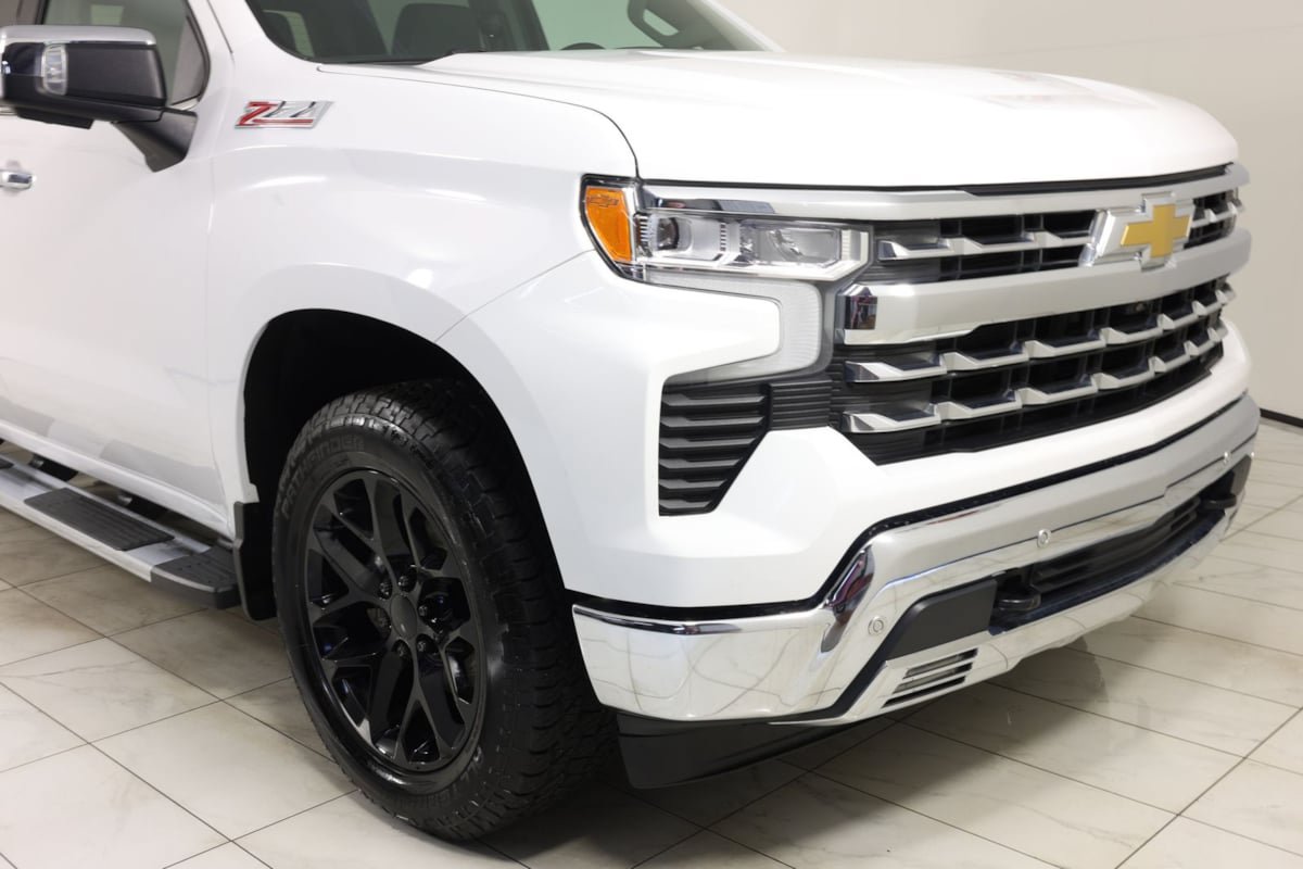 Used 2022 Chevrolet Silverado 1500 LTZ w/ LTZ Convenience Package II AWD/4WD image 37
