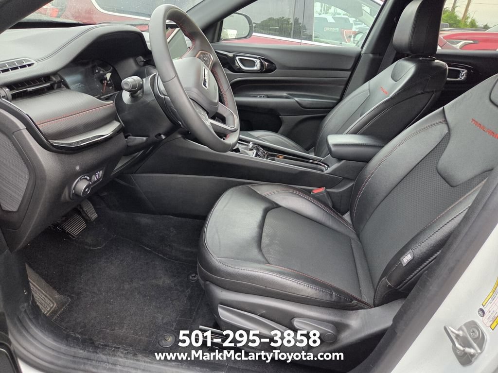 Used 2025 Jeep Compass Trailhawk w/ Trailer Tow Group AWD/4WD image 6