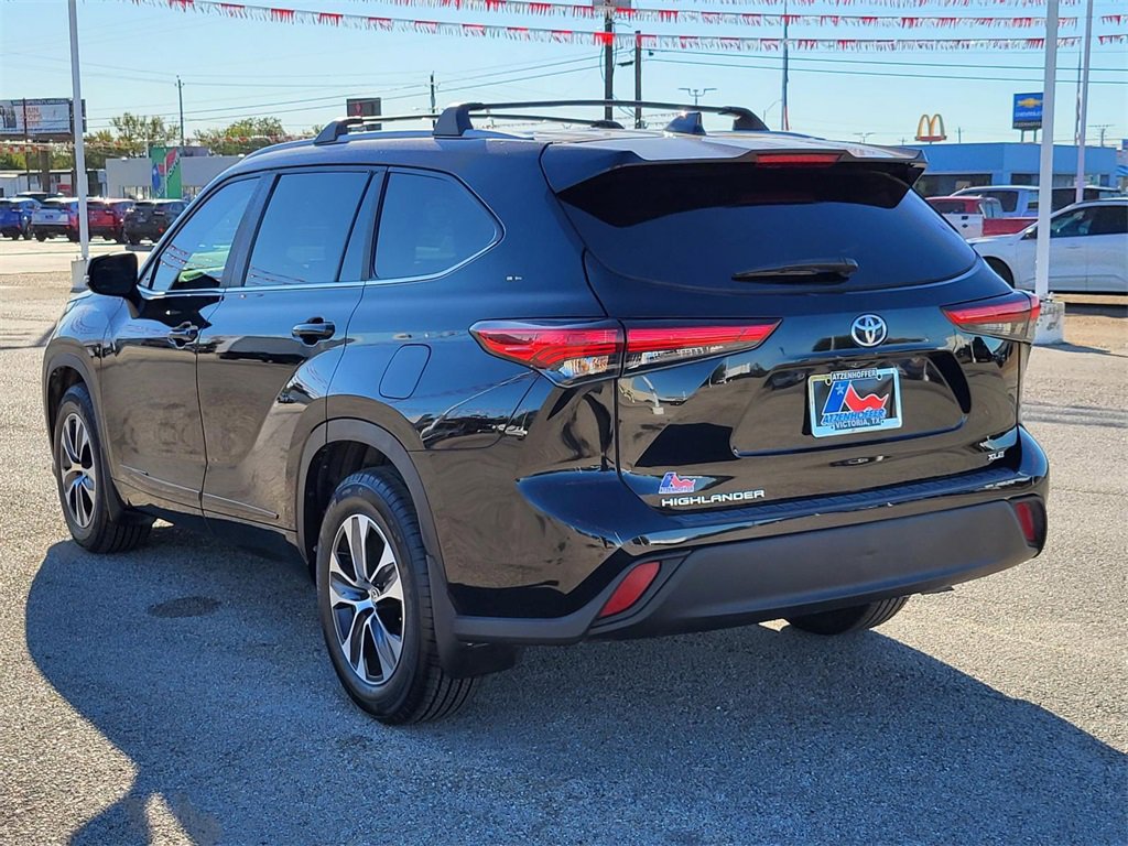 Used 2023 Toyota Highlander XLE image 5