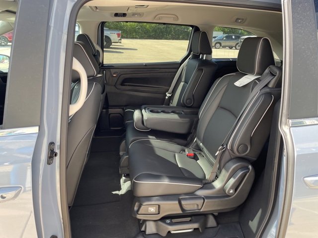 Used 2025 Honda Odyssey Touring image 11