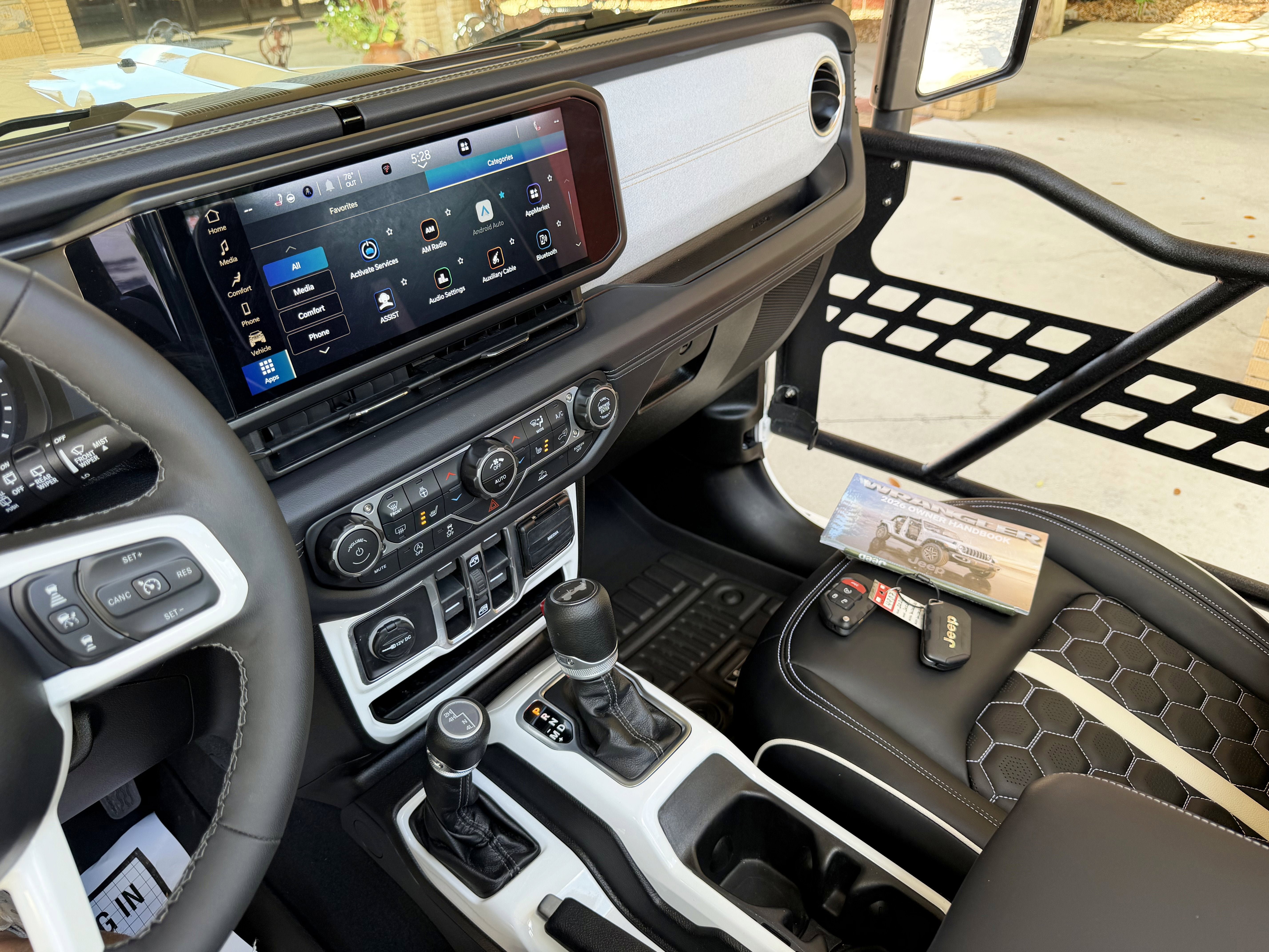 Used 2026 Jeep Wrangler Sahara AWD/4WD image 38