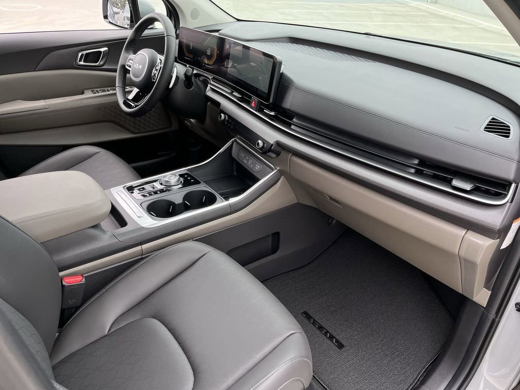 New 2026 Kia Carnival EX FWD image 29