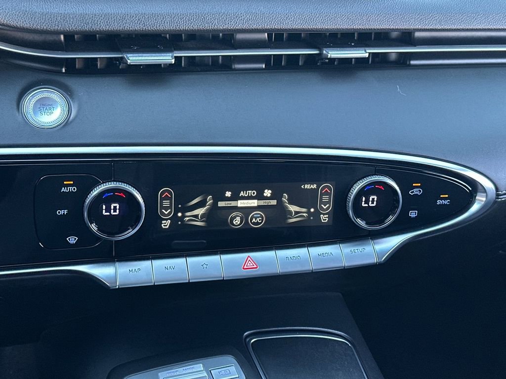 Used 2024 Genesis GV70 2.5T w/ Select Package image 21