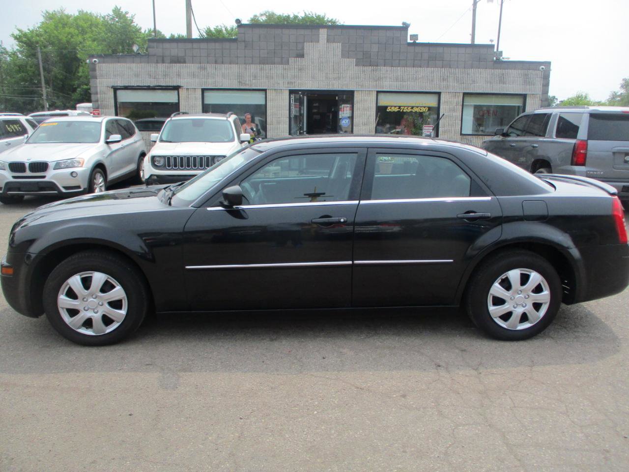 Used 2008 Chrysler 300 LX image 5