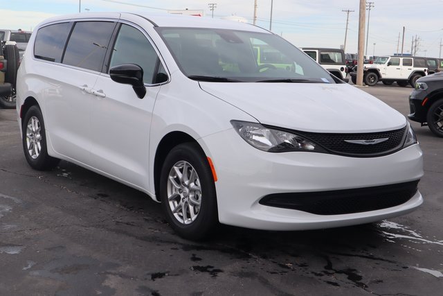 New 2026 Chrysler Voyager LX image 2