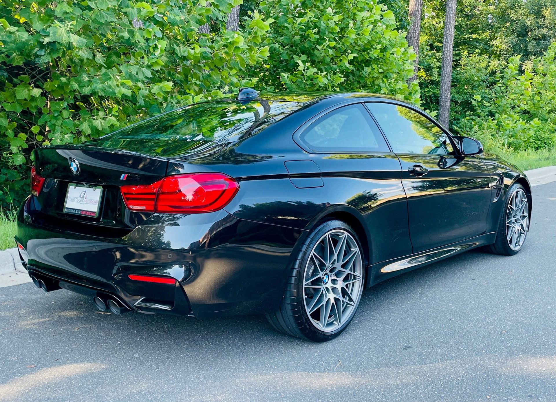 Used 2019 BMW M4 Coupe w/ Competition Package RWD image 3