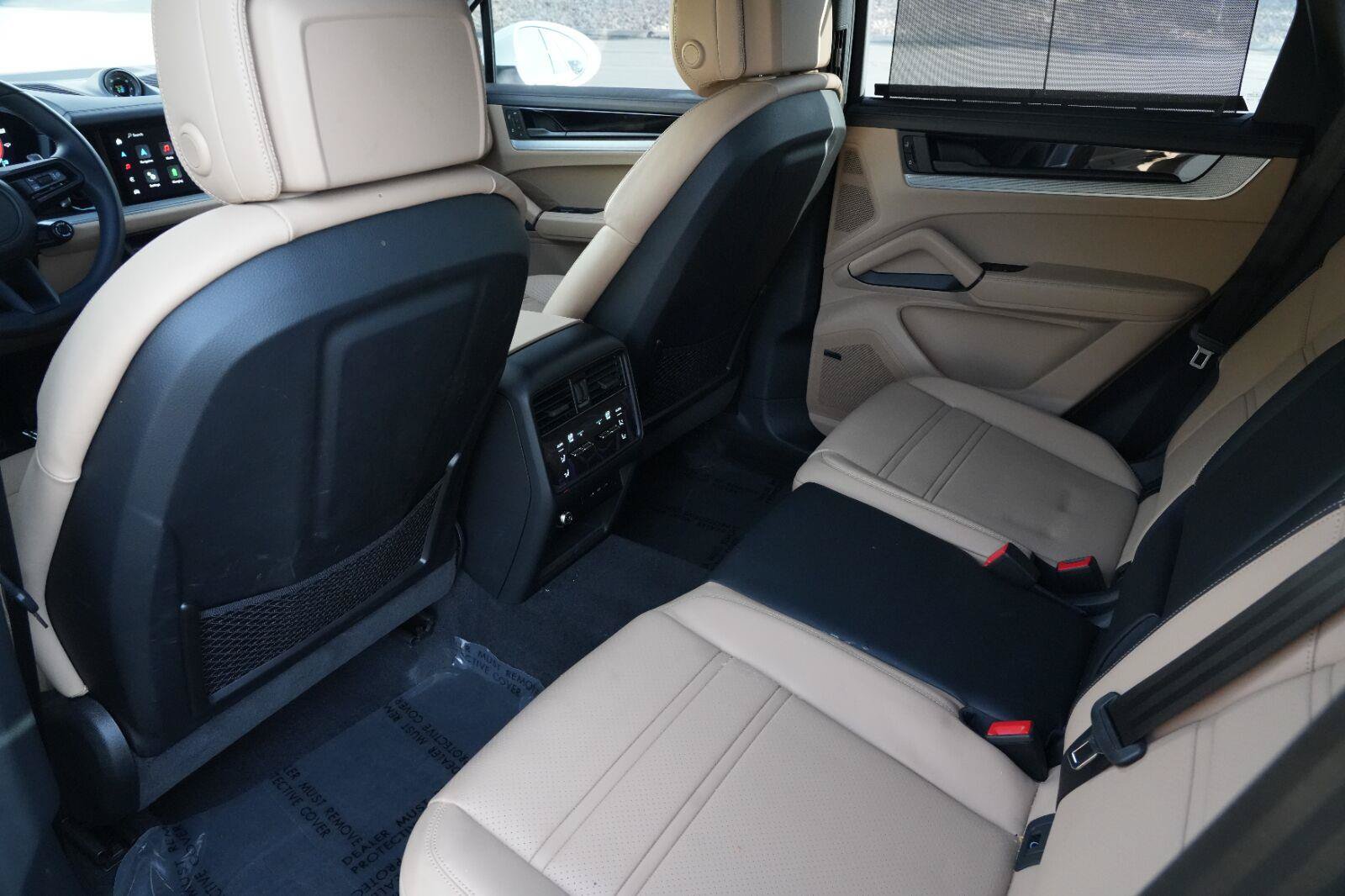 Used 2024 Porsche Cayenne AWD/4WD image 14