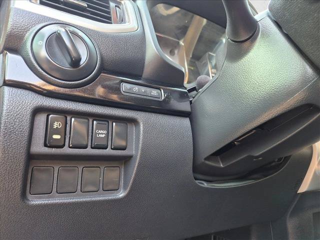 Used 2017 Nissan Titan SV AWD/4WD image 16