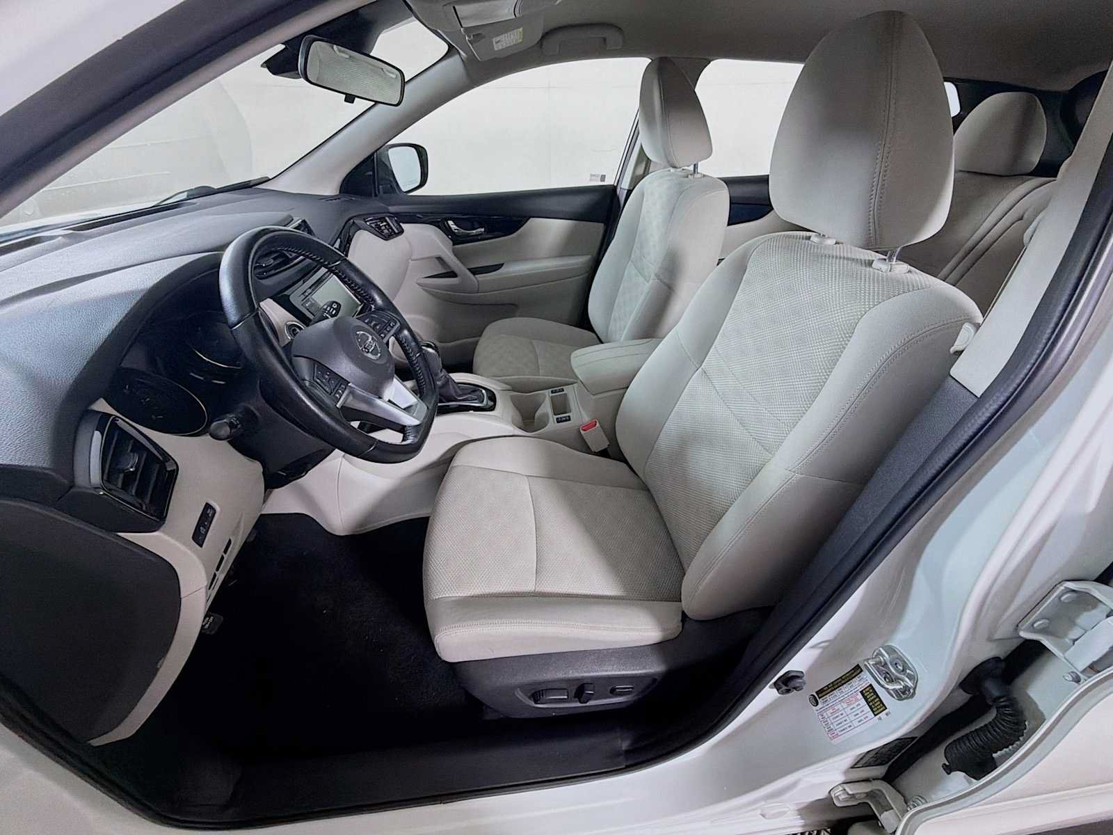 Used 2020 Nissan Rogue Sport SV w/ All-Weather Package AWD/4WD image 19